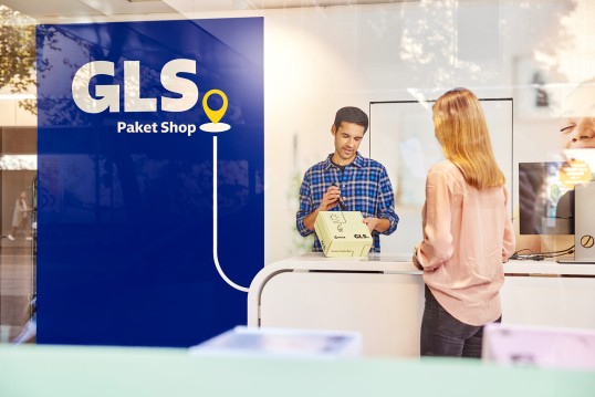 Kunde im GLS PaketShop