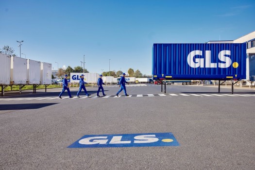 GLS medewerkers buiten het depot