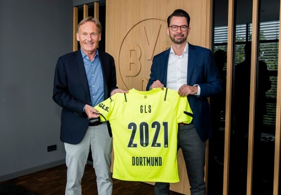 Hans-Joachim Watzke and Karl Pfaff with BVB jersey 