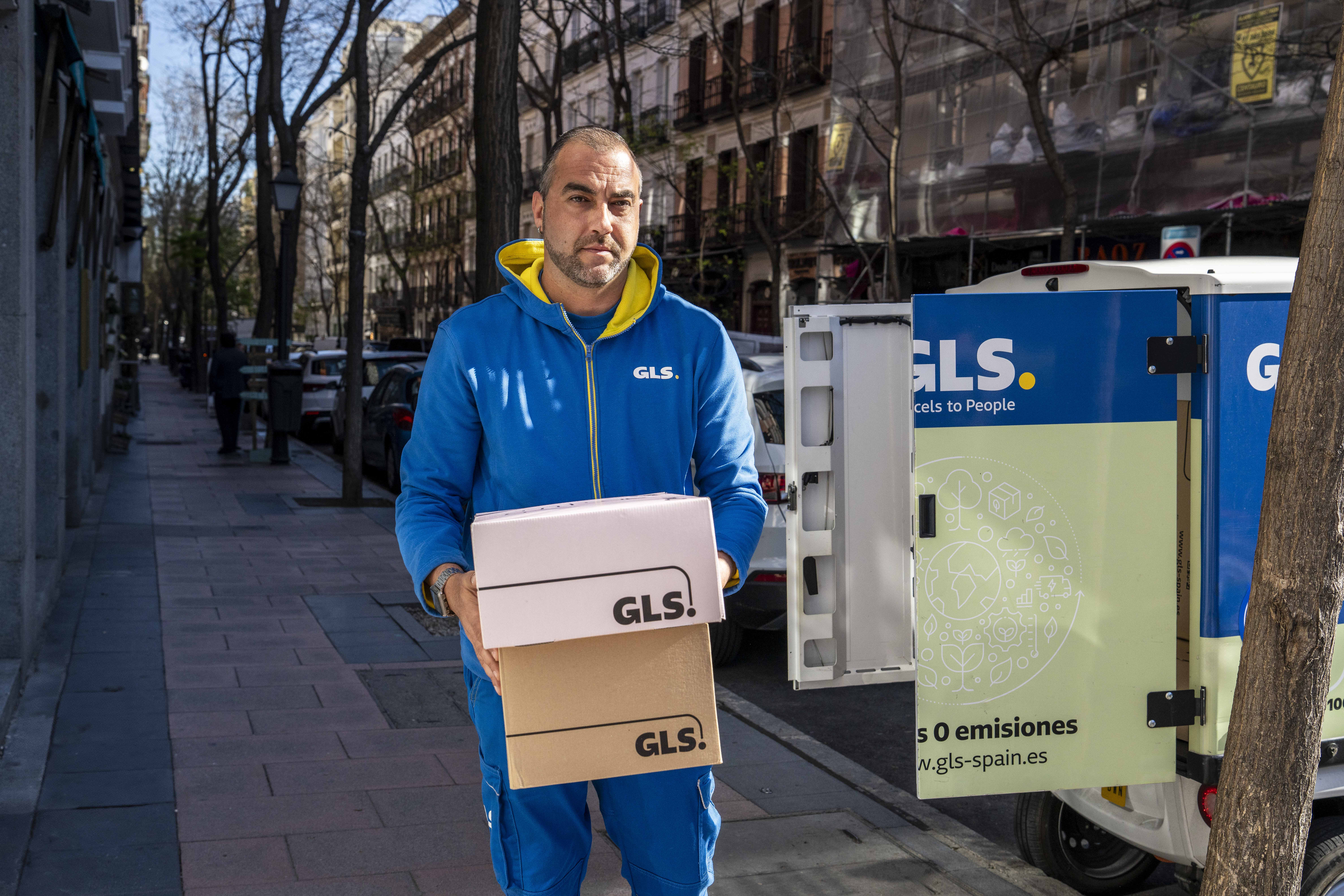 How to track my parcel step by step and in real time