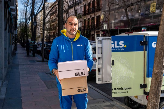 How to track my parcel step by step and in real time