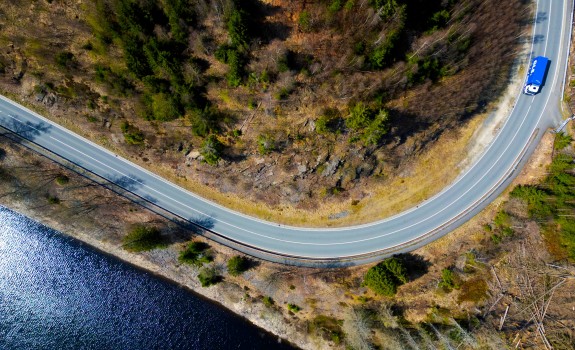 A roadside scene and a GLS truck from a bird's-eye view