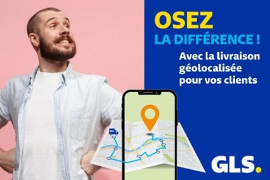 Smiling man with a smartphone showing a geolocated map, highlighting GLS's geolocation delivery solution to enhance customer experience.