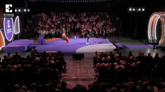 wide angle of the set of the keynote