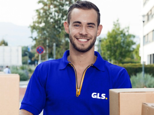 GLS France deliverer happy to deliver