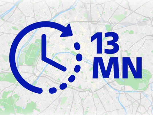 Illustration d’une horloge avec "13 MN", indiquant le temps moyen qu’un client passe sur la page de suivi géolocalisé de son colis.