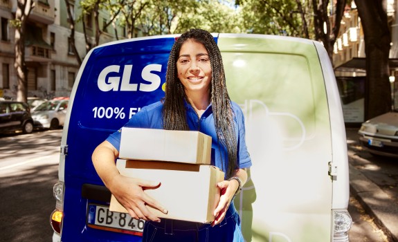 employee delivering