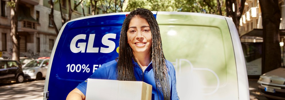 employee delivering